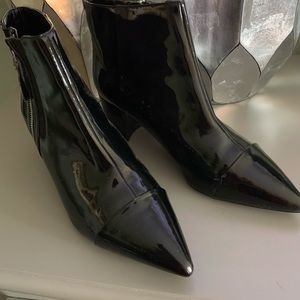 Nine West faux patent leather bootie 9 1/2